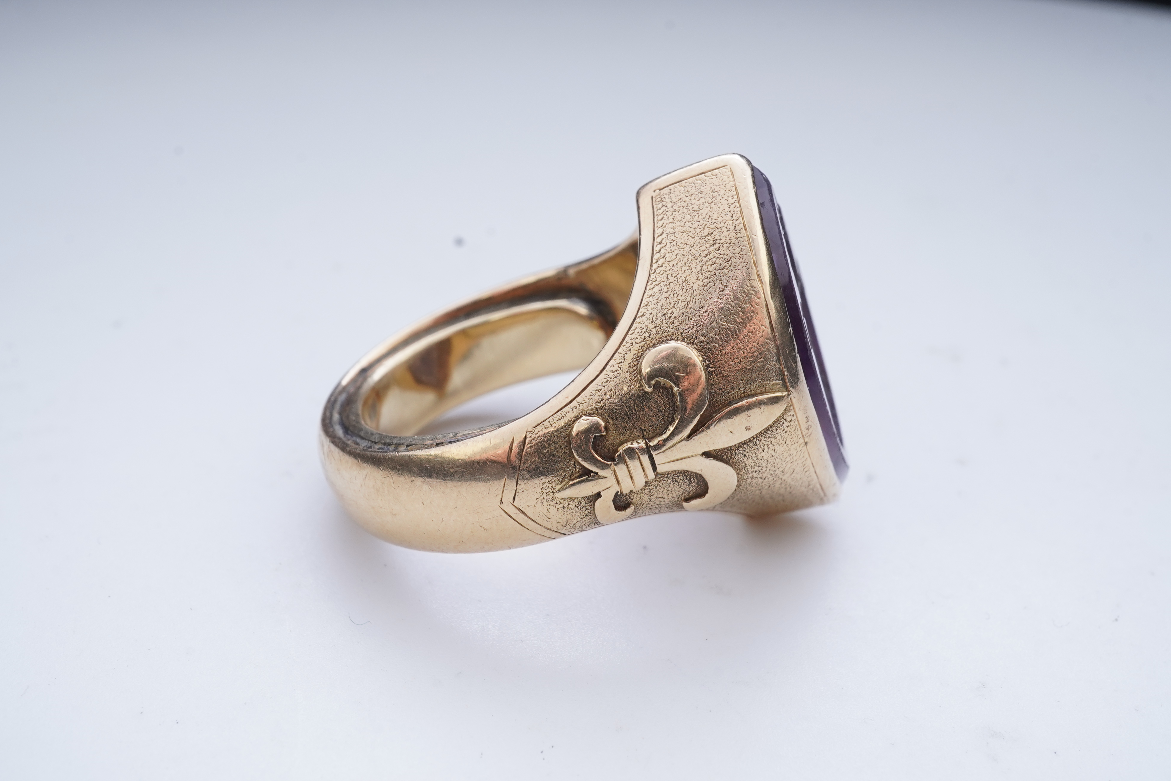 A gold and amethyst episcopal ring, early 20th century